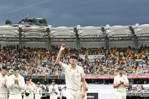 Read more about the article Ashes, 1st Test: Bad light curtails final session after England bowled out for 147 (Stumps, Day 1)